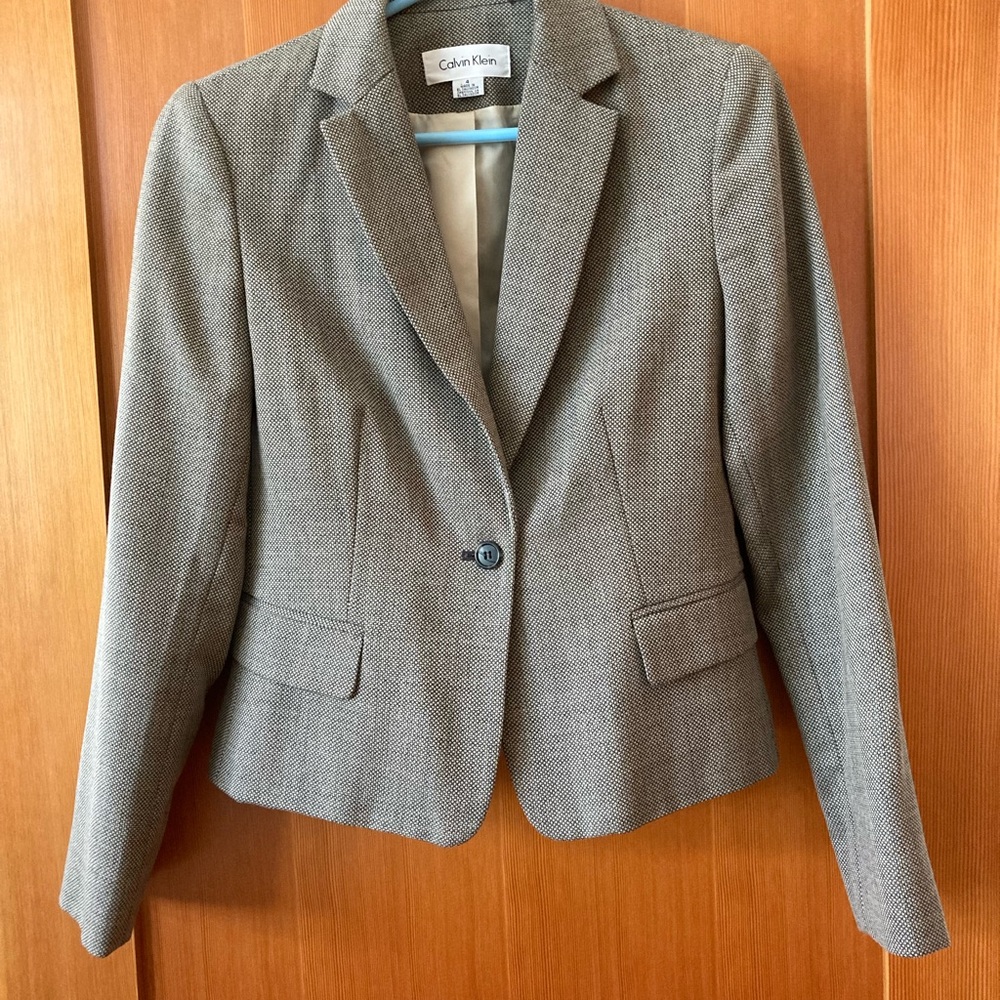 Calvin Klein Women's 4 Gray Blazer EUC